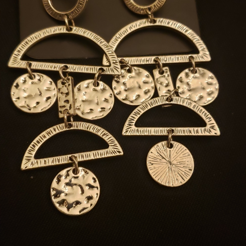 Jewelry - Picture 3 of 4